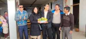 El-pastor-de-Elohim-realizo-un-presente-a-la-familia-Montaño