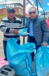 Se-entregaron-Biblias-al-capellan-del-centro-penitenciario